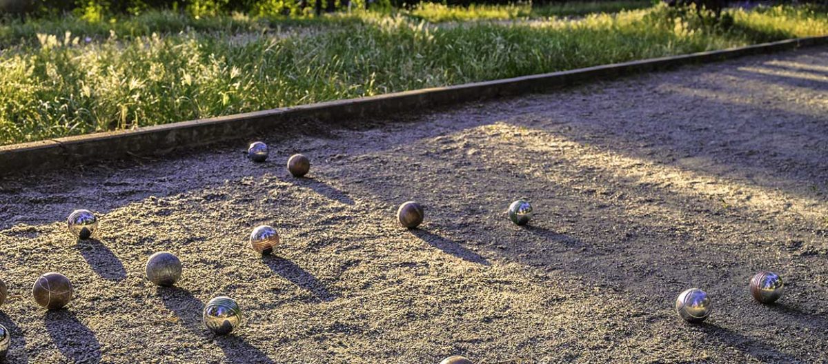 boulodrome-dans-un-jardin