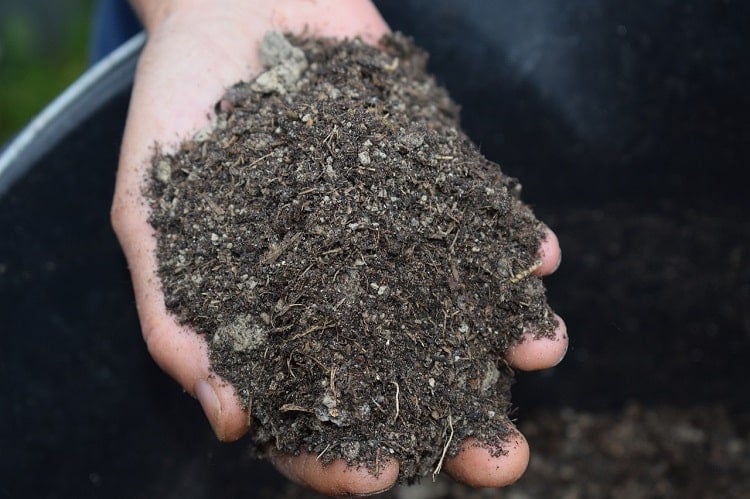 Combien pèse la couche arable ?