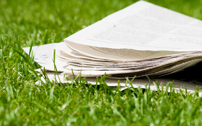 Le papier journal tue-t-il l'herbe ?