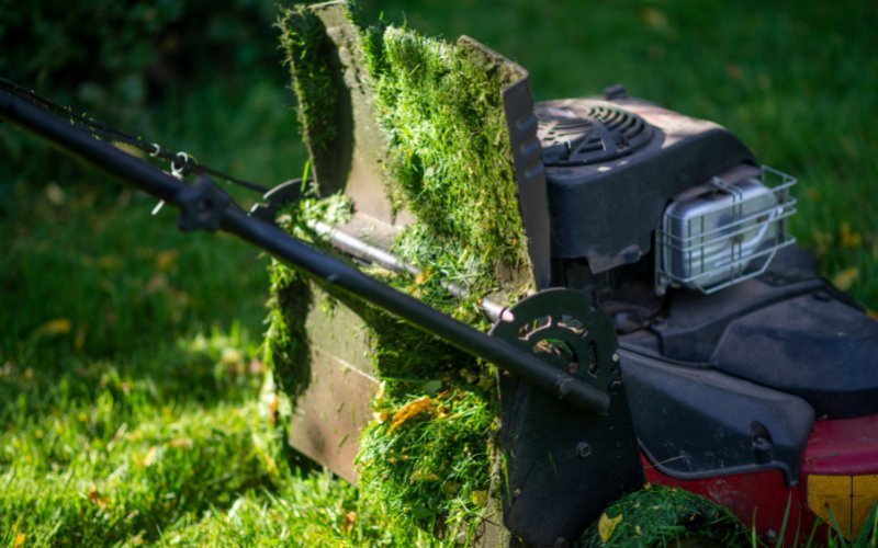 Comment empêcher l'herbe de boucher la goulotte du bac à herbe