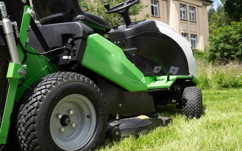 Comment enlever une roue arrière de votre tracteur de pelouse