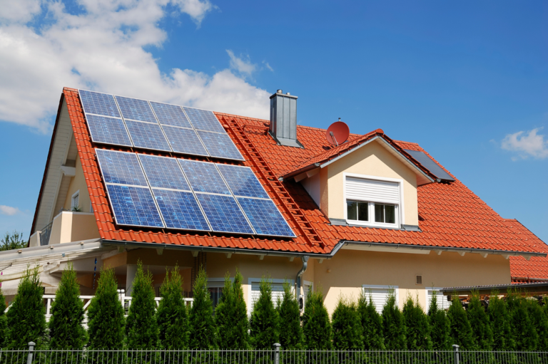 maison panneaux photovoltaïques