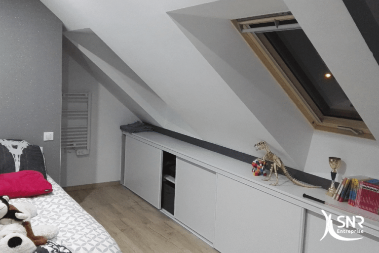 Aménager une chambre sous peigne très bas : comment optimiser l'espace?