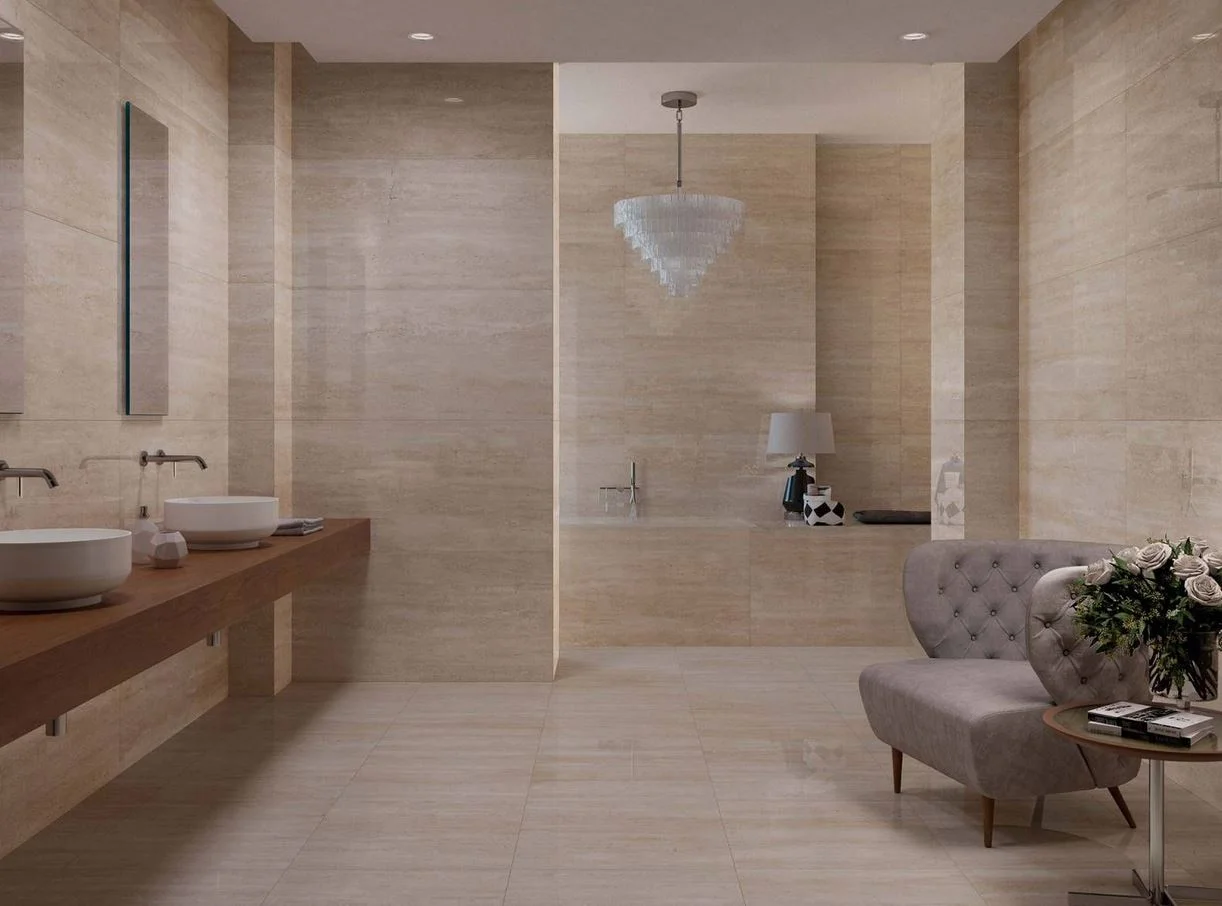 Comment aménager une salle de bain moderne avec du travertin ?