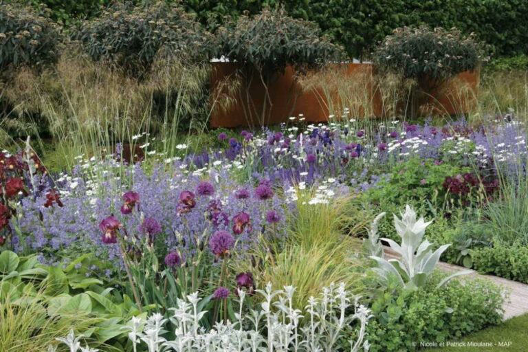 Comment créer un massif de fleurs moderne dans votre jardin ?