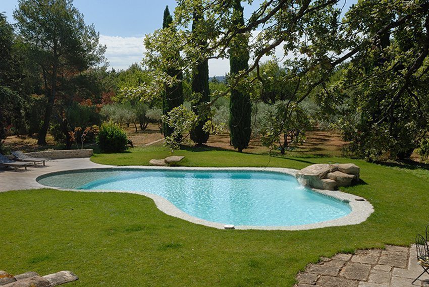 Comment aménager une piscine carrée dans votre jardin ?