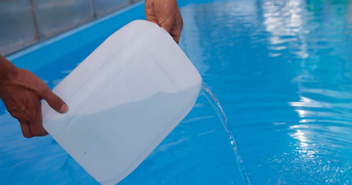 Comment utiliser le peroxyde d'hydrogène pour maintenir sa piscine propre ?