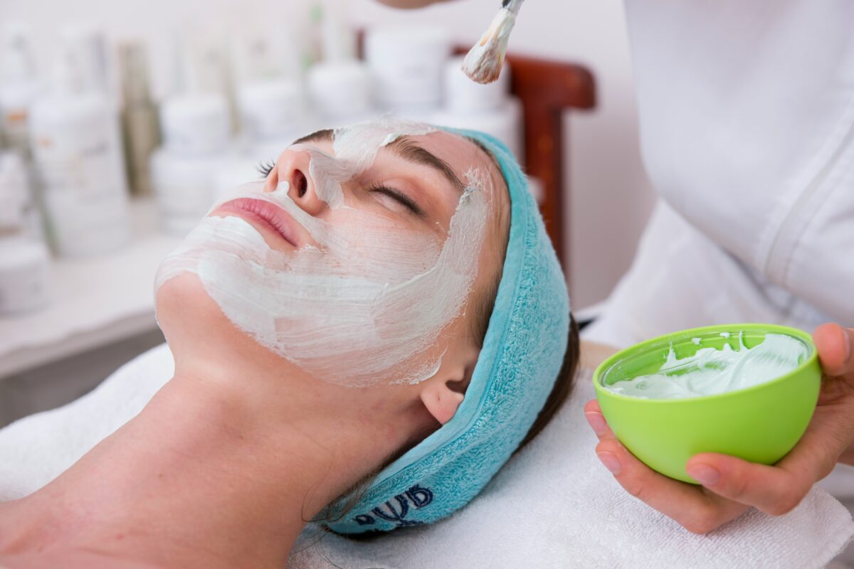 découvrez nos solutions de rangement pour produits de beauté et cosmétiques afin d'optimiser l'organisation de votre espace et conserver vos produits en bon état.