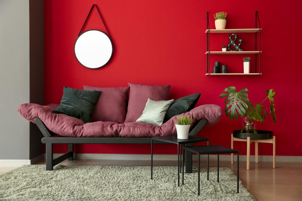 Comment choisir la nuance de rouge parfaite pour votre salon ?