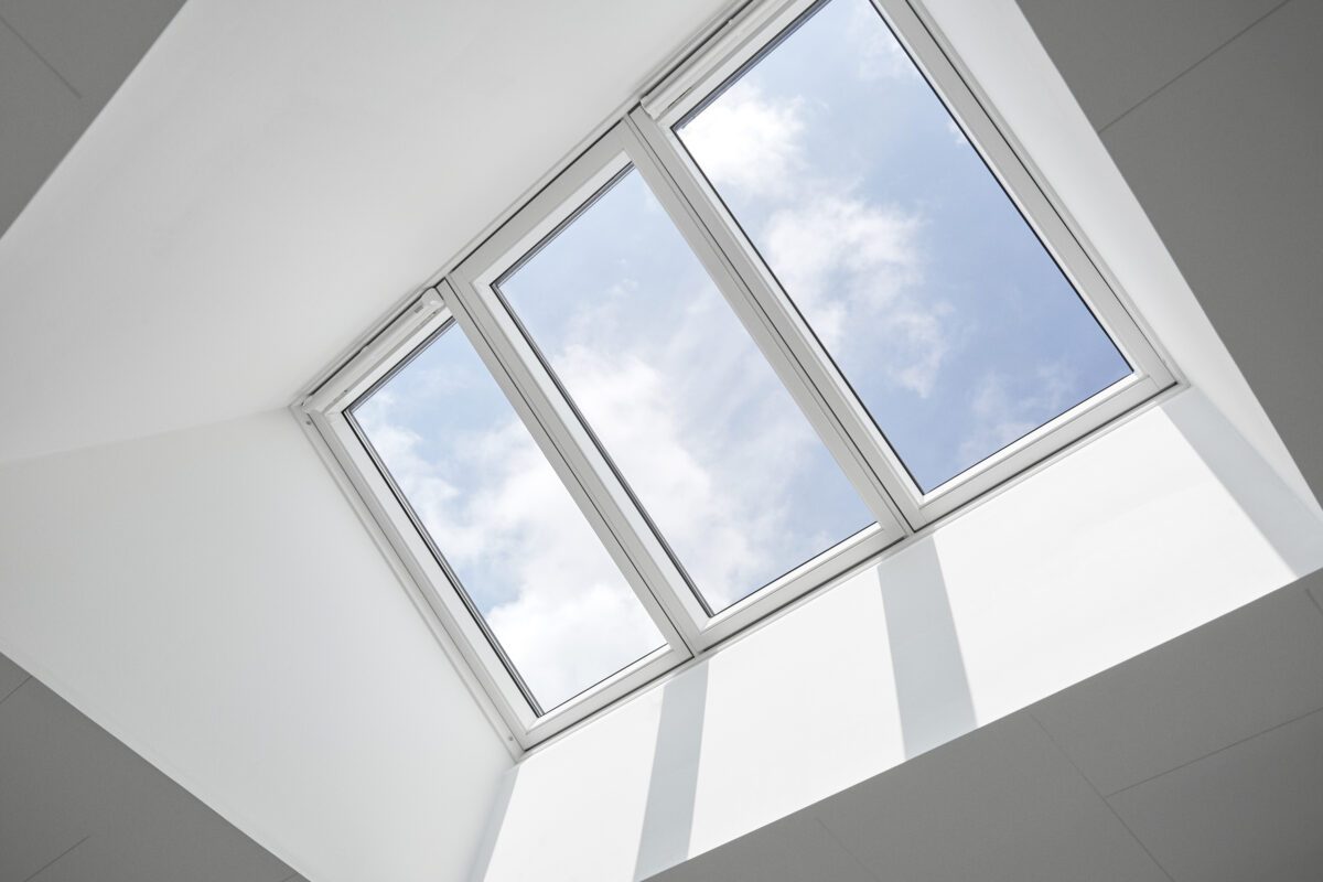 Quels avantages apporte une verrière de toit Velux ?