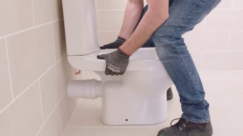 Quels sont les avantages de la toilette sèche proposée par Brico Dépôt ?
