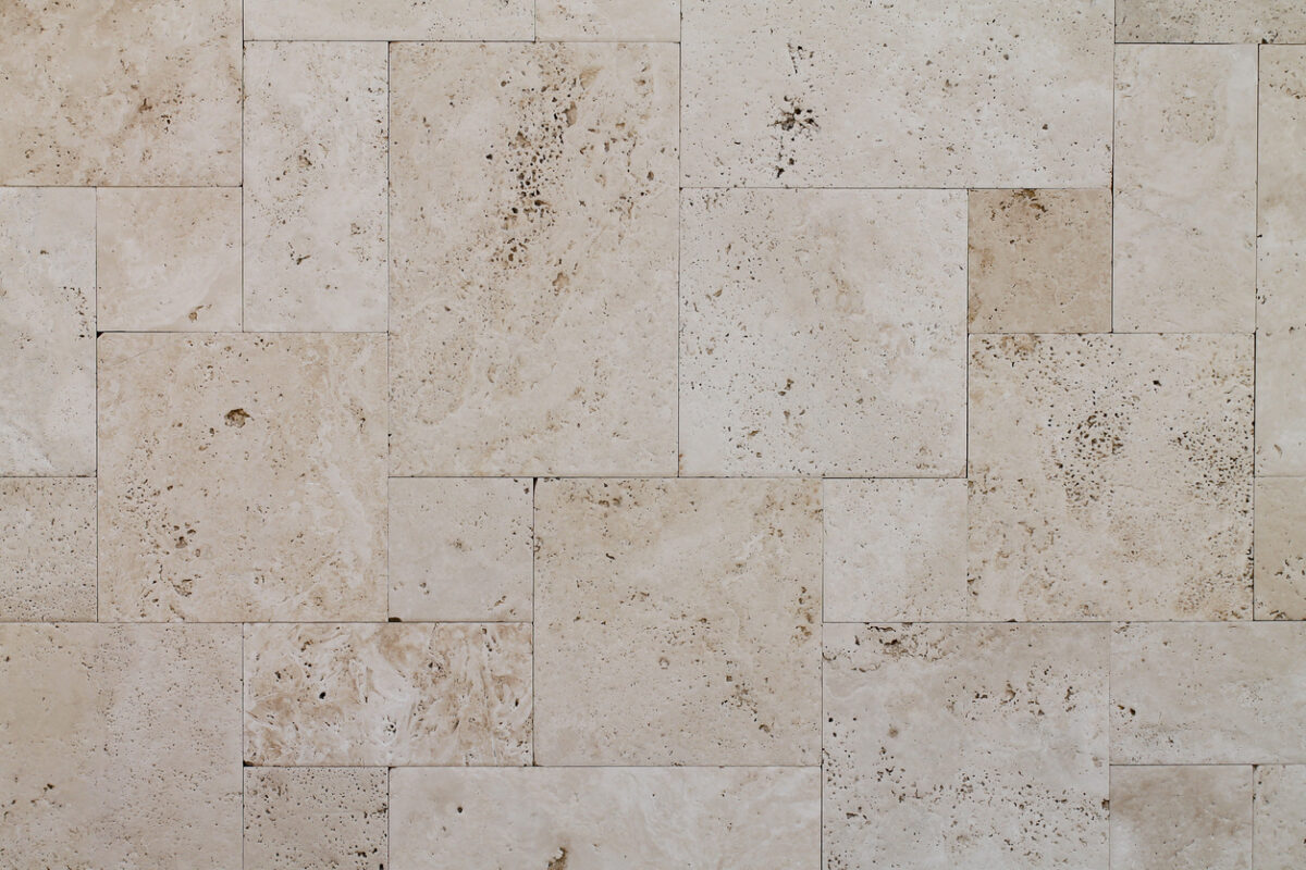 Le carrelage imitation pierre, un revêtement de sol indispensable pour votre intérieur ?