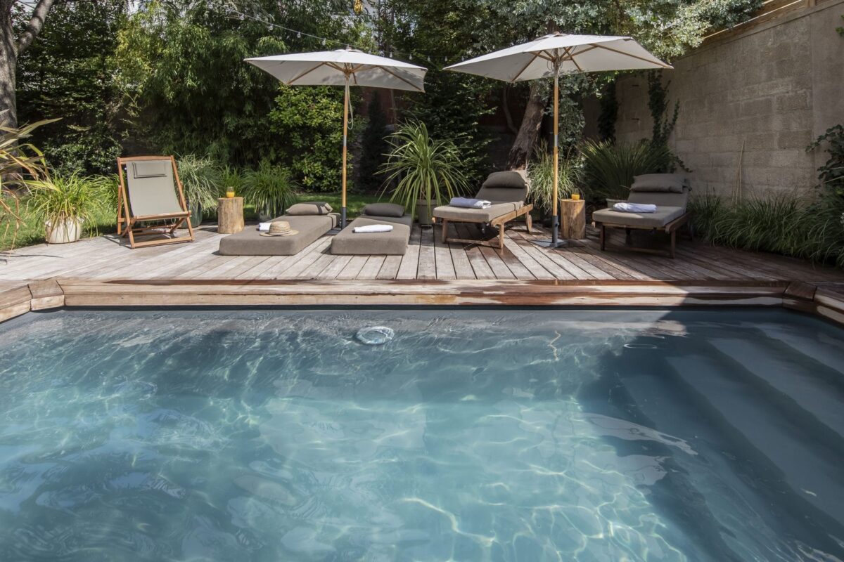 Prix d'une piscine creusée : combien prévoir pour votre projet en 2023 ?