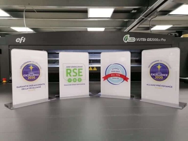 Comment optimiser votre communication avec des affiches de portes en plexiglas