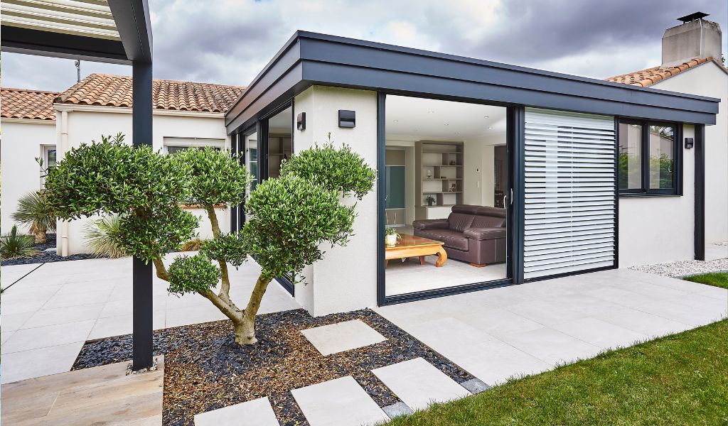 Agrandissement de maison sur le côté : Comment optimiser l'espace sans déménager ?
