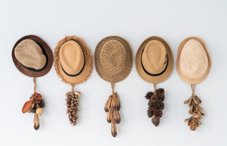 Comment accrocher des chapeaux ?