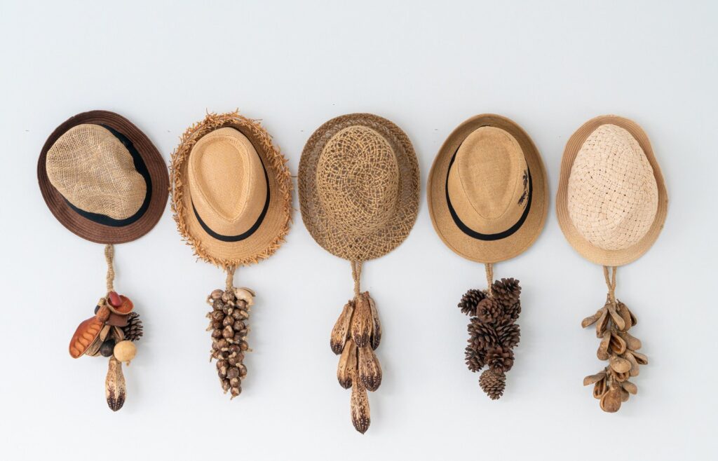 Comment accrocher des chapeaux ?