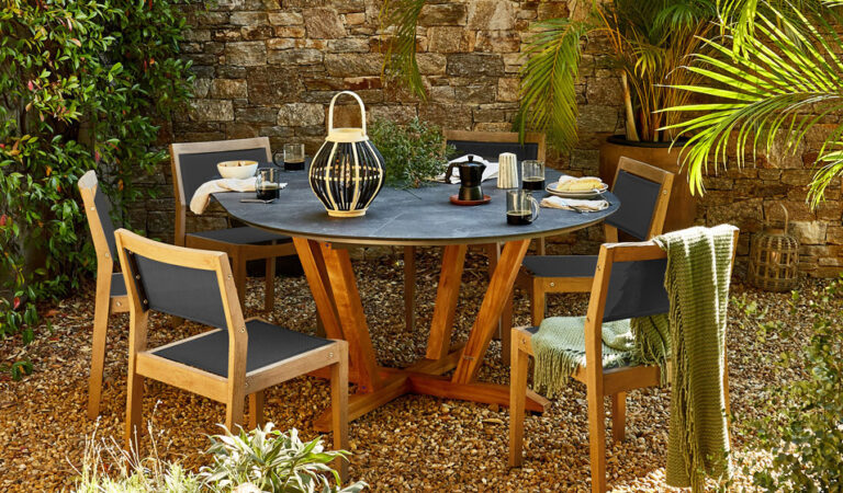 Comment entretenir votre salon de jardin en teck pour prolonger sa durée de vie ?