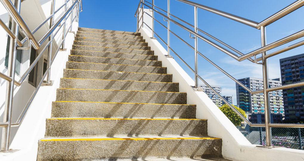 Comment installer des escaliers extérieurs en béton résistant aux intempéries ?