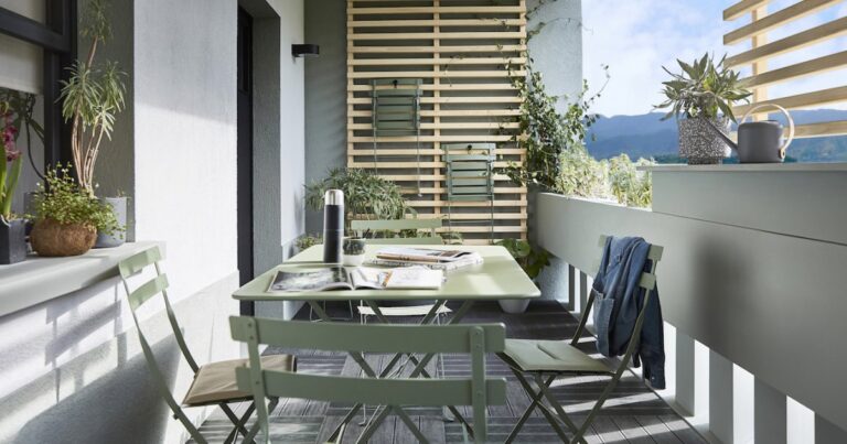 Comment aménager un petit balcon en longueur pour maximiser l'espace ?