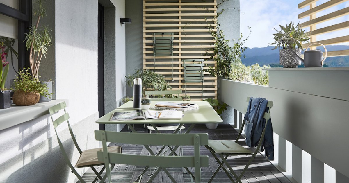 Comment aménager un petit balcon en longueur pour maximiser l'espace ?
