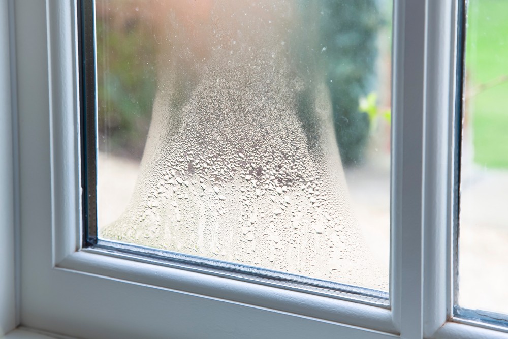 Comment éviter la condensation sur les fenêtres de votre maison ?