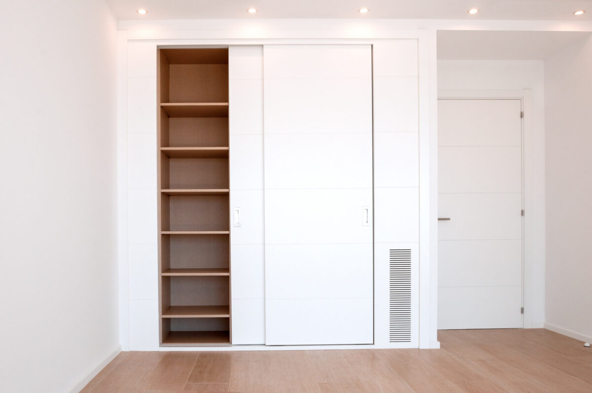 Les portes de placard coulissantes : une solution gain de place pour votre intérieur