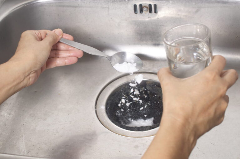 Comment éliminer l'odeur désagréable des canalisations de douche ?